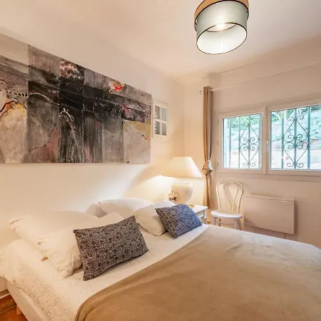 Holiday home Holiday L'oustalounet *
